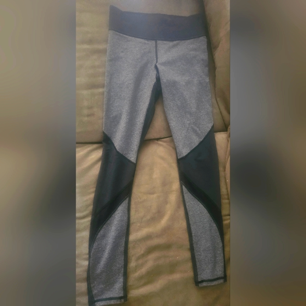 Michi Size Small Gray and Black Leggings